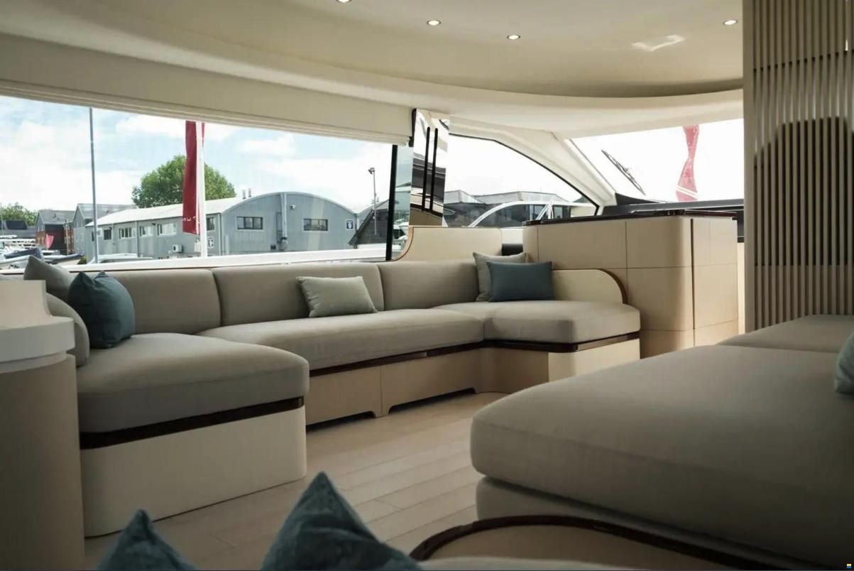 Azimut 68 FLY