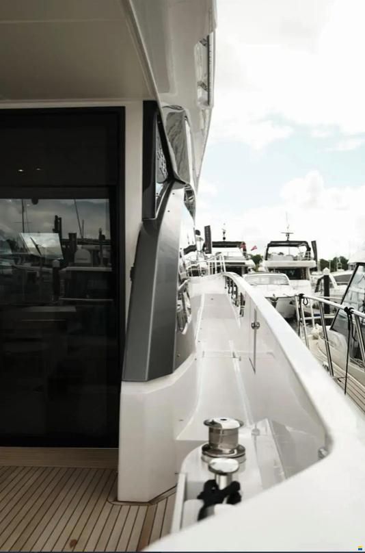 Azimut 68 FLY