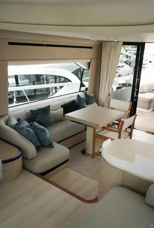 Azimut 68 FLY