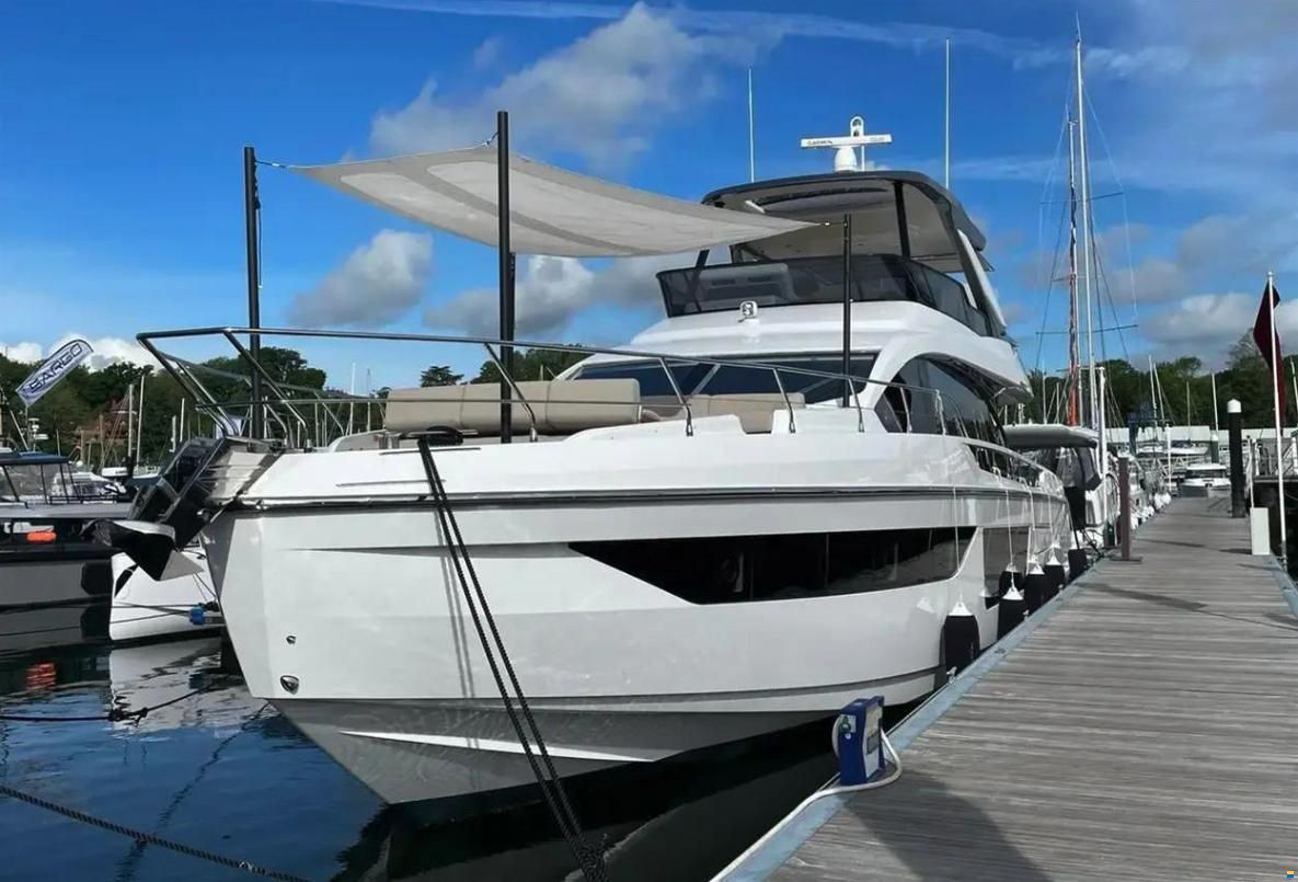 Azimut 68 FLY