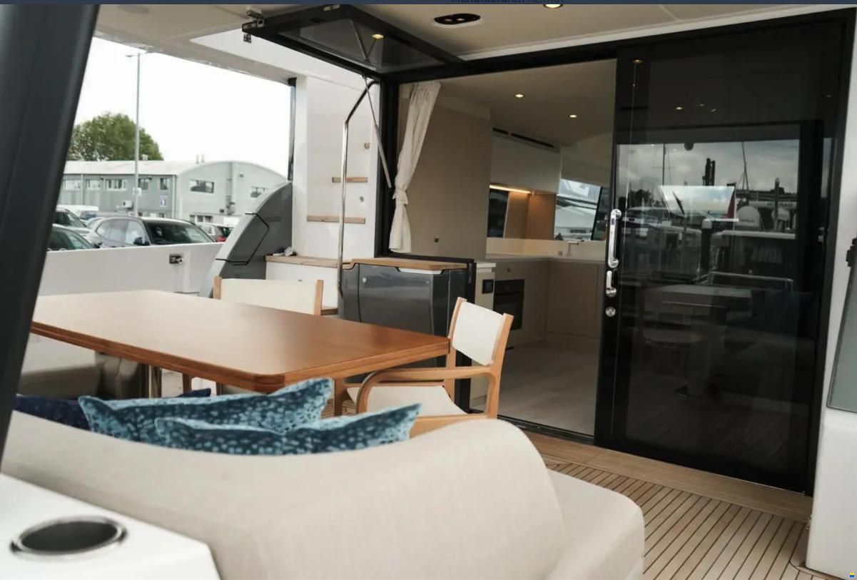 Azimut 68 FLY