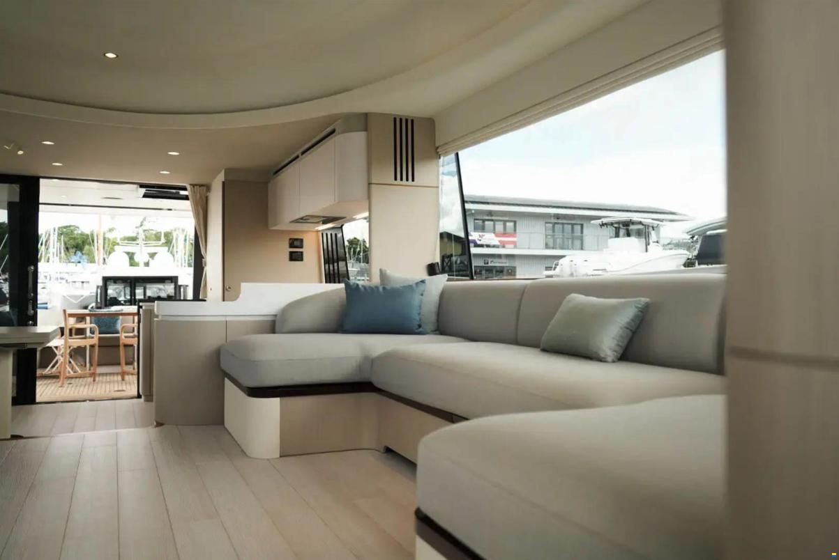 Azimut 68 FLY