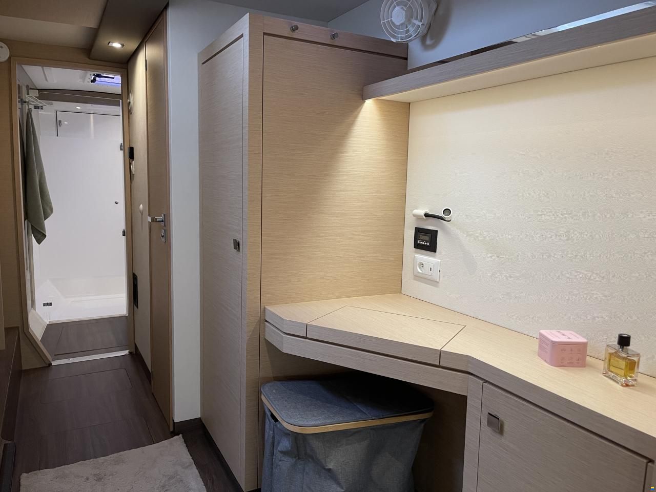Fountaine Pajot Lucia 40
