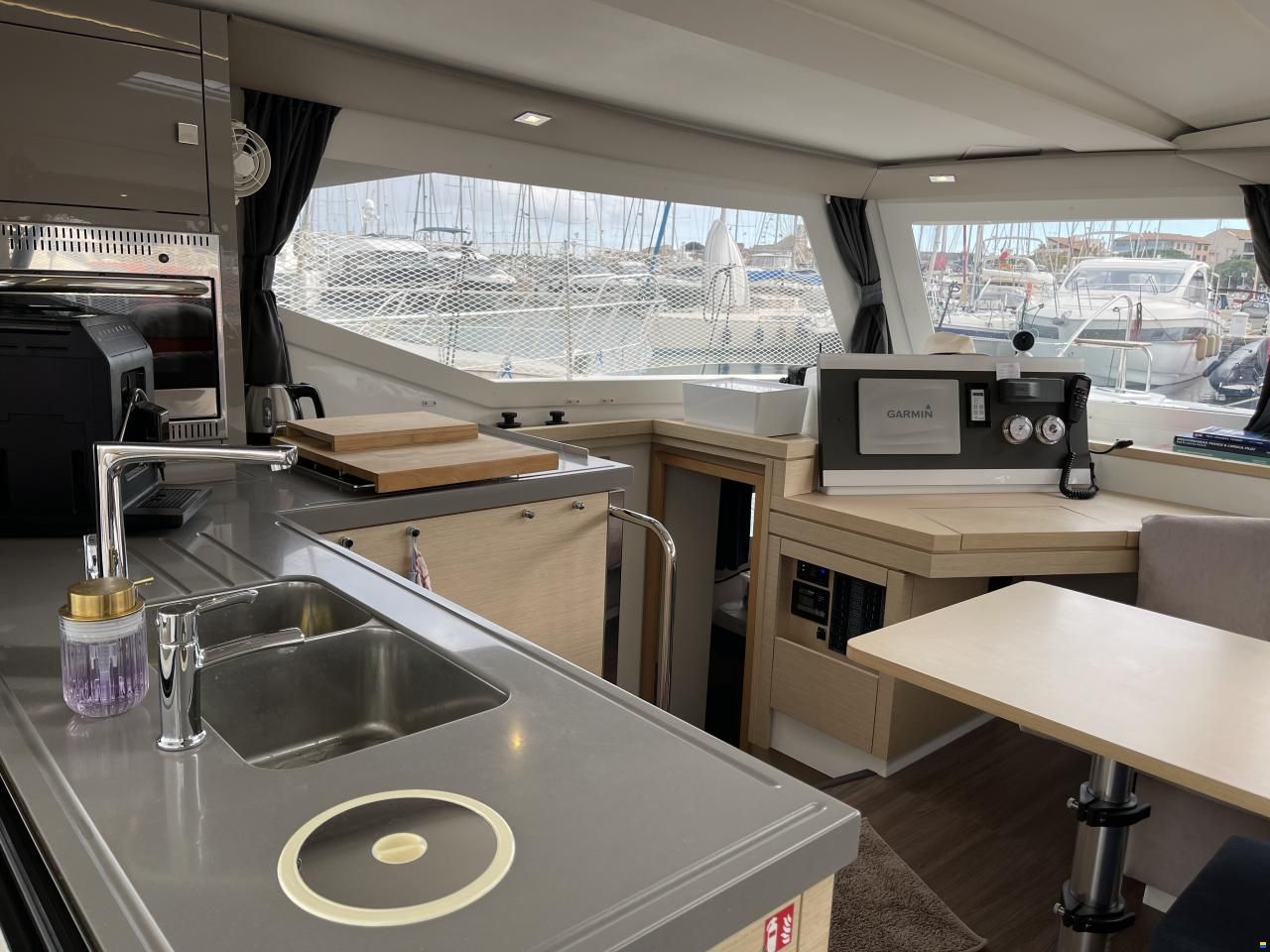 Fountaine Pajot Lucia 40