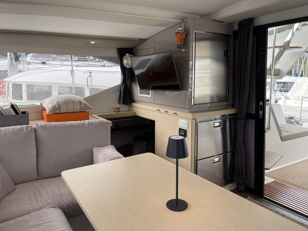 Fountaine Pajot Lucia 40