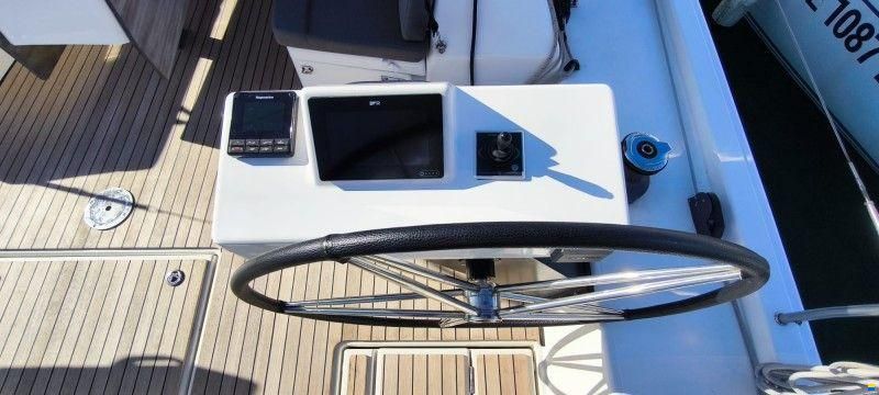 Dufour 530