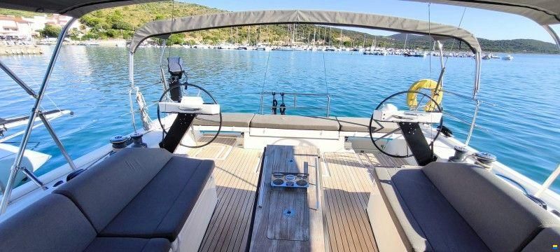 Dufour 530