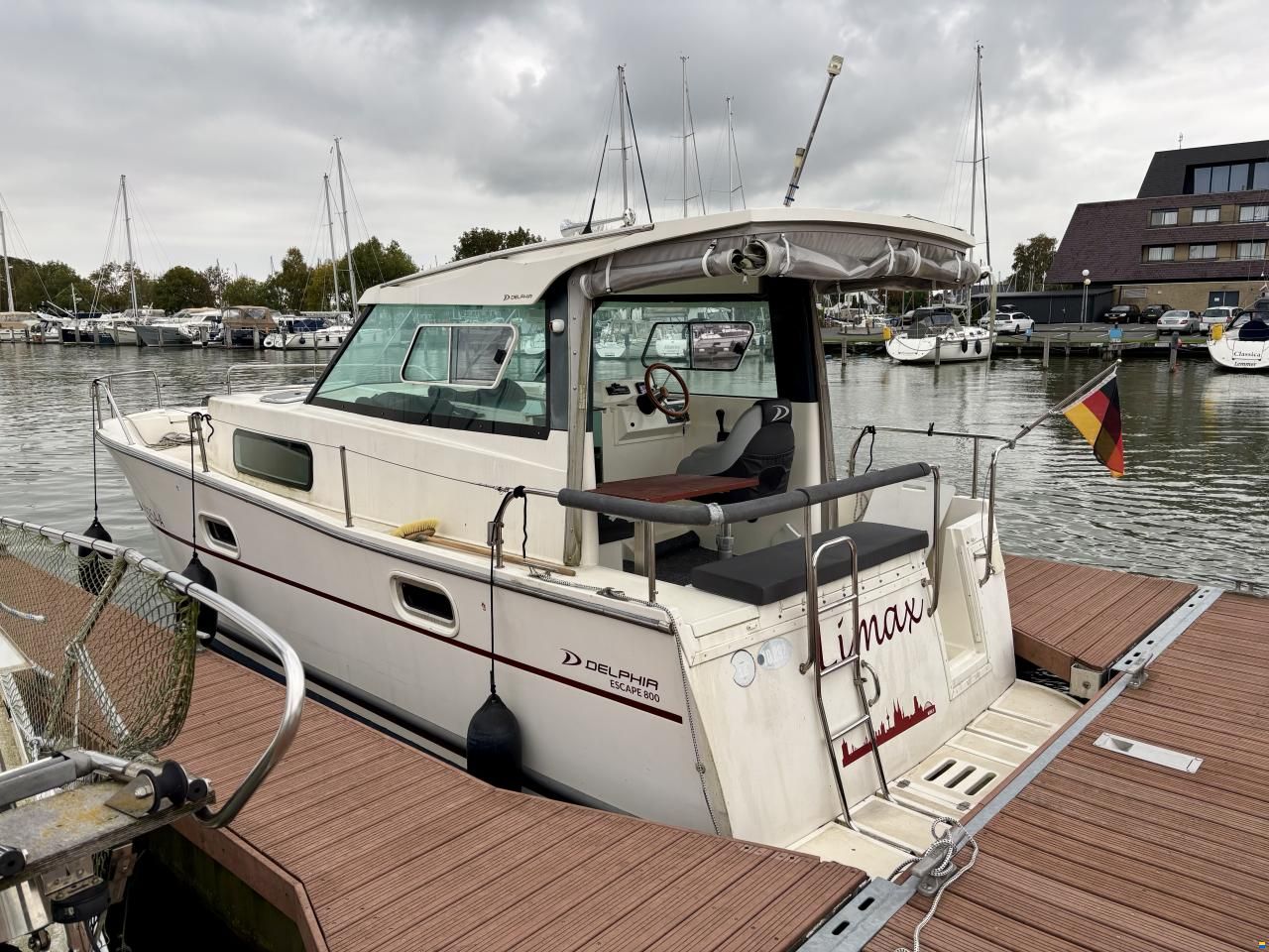 Delphia 800 Escape