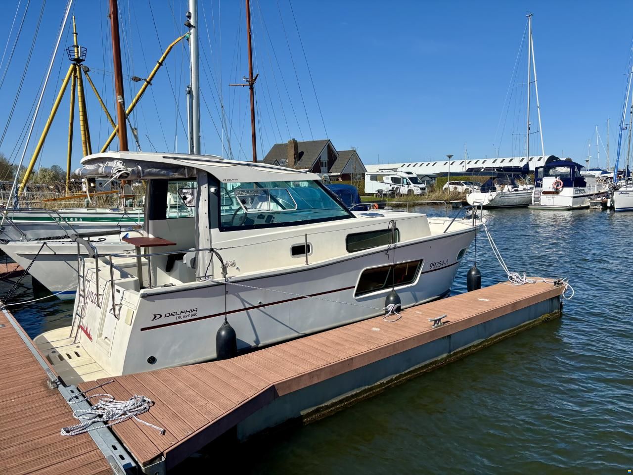 Delphia 800 Escape