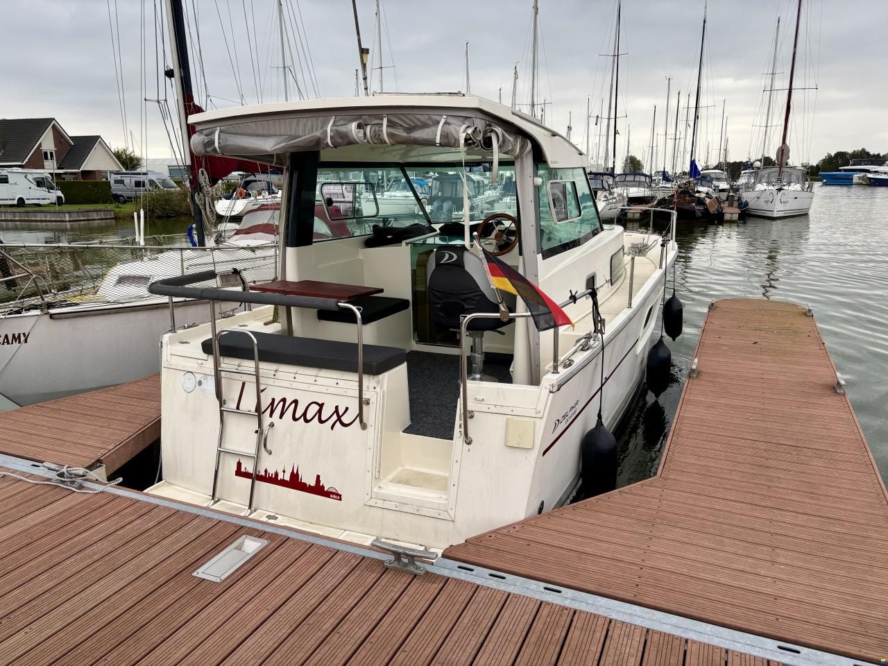 Delphia 800 Escape