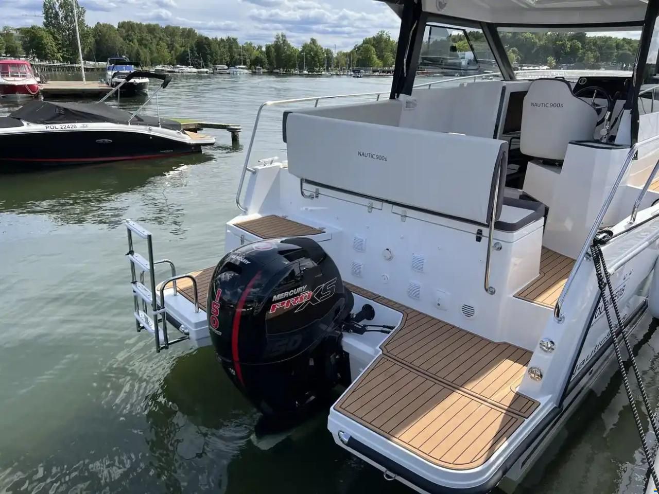 Nauticat 990 Neon