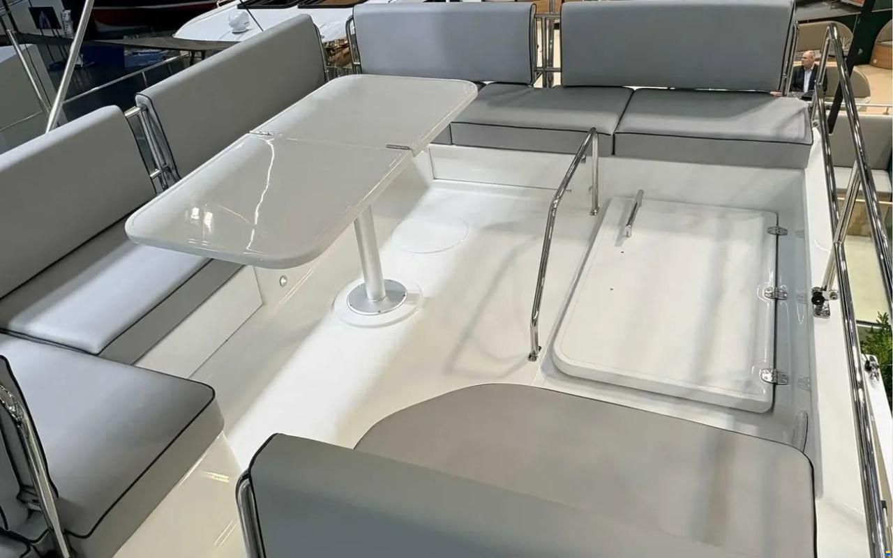 Delphia 11 Flylounge