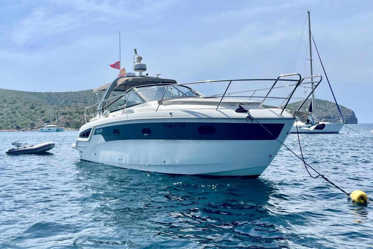 Bavaria S33