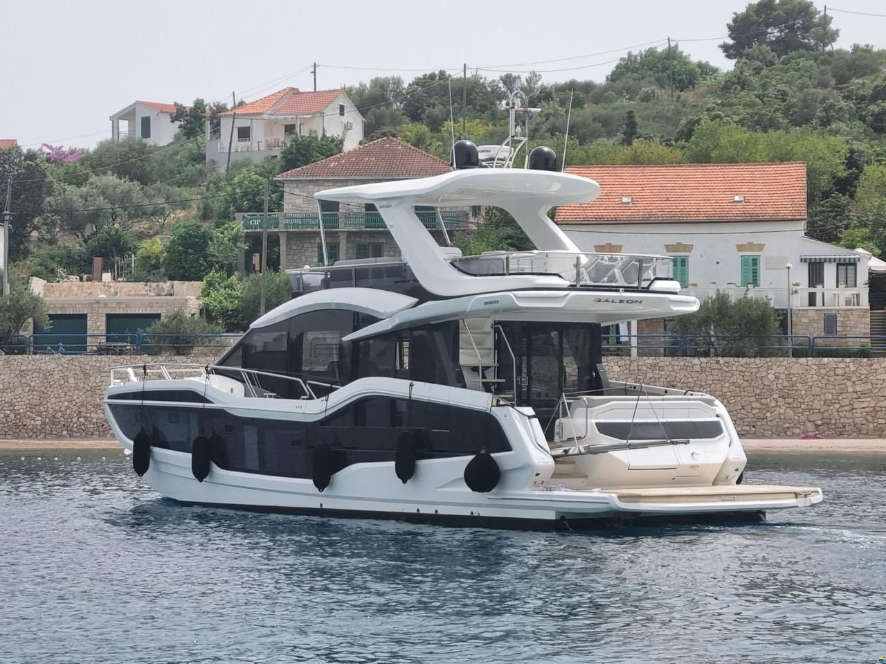 Galeon 560 Fly