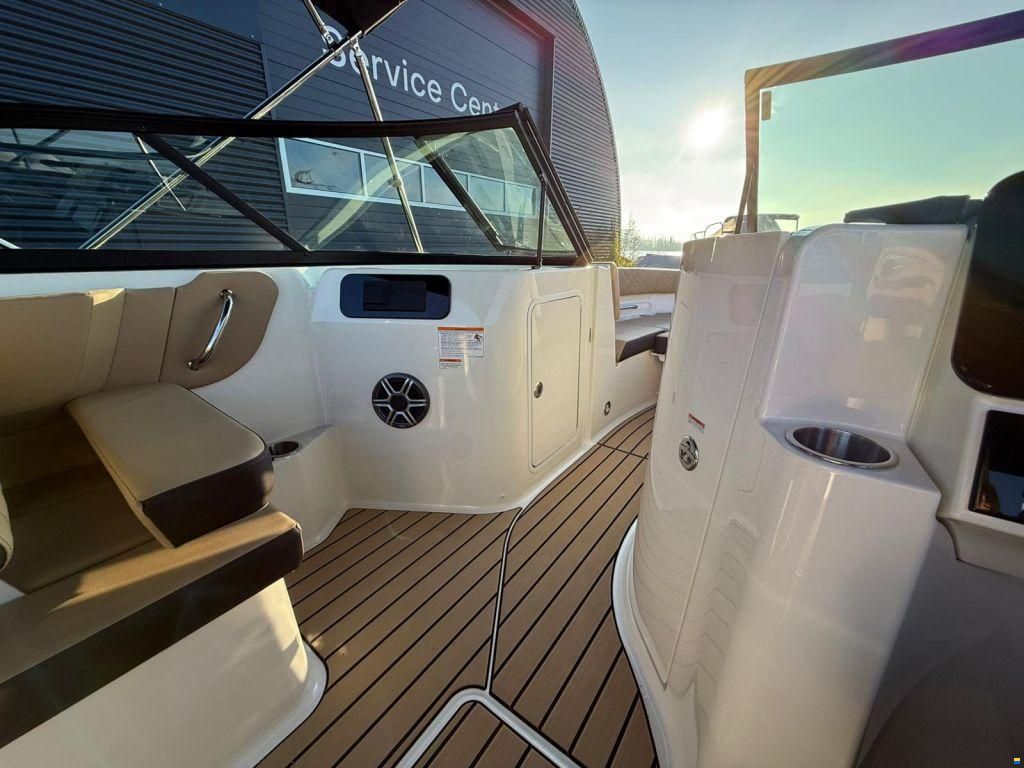 Sea Ray SDX 230