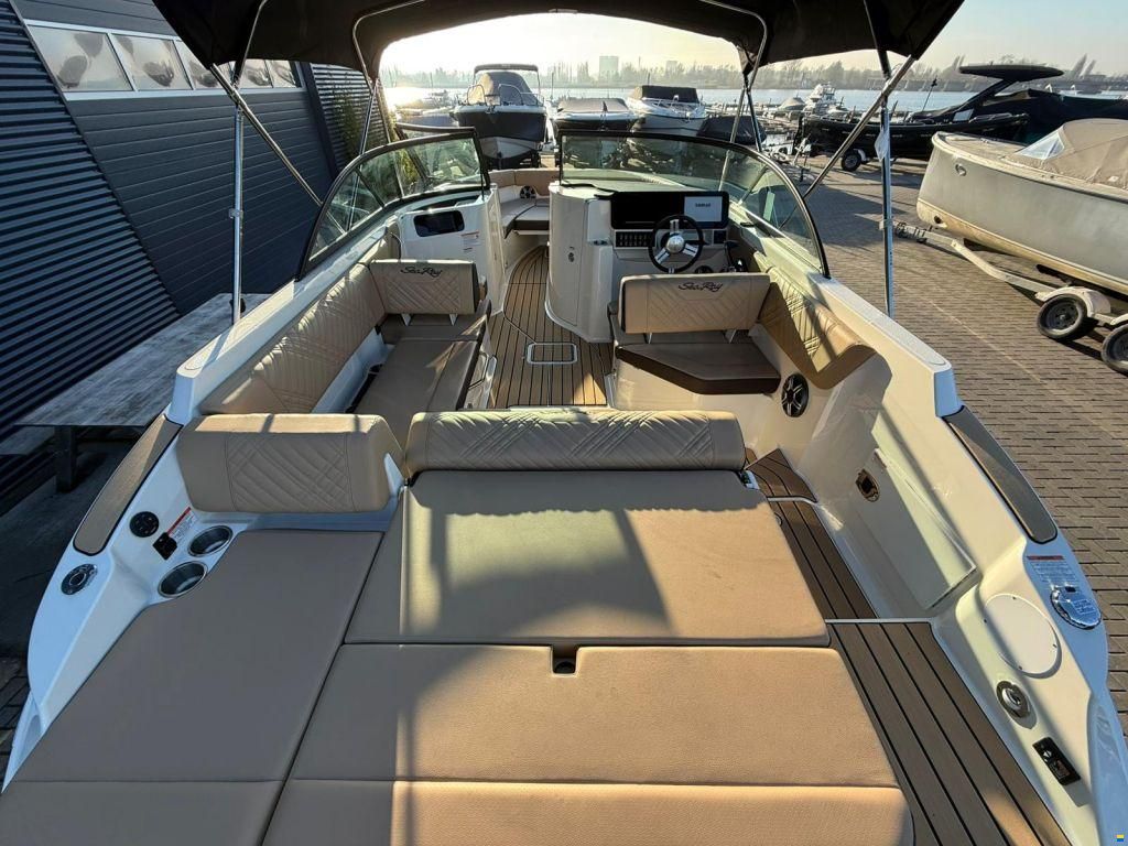 Sea Ray SDX 230