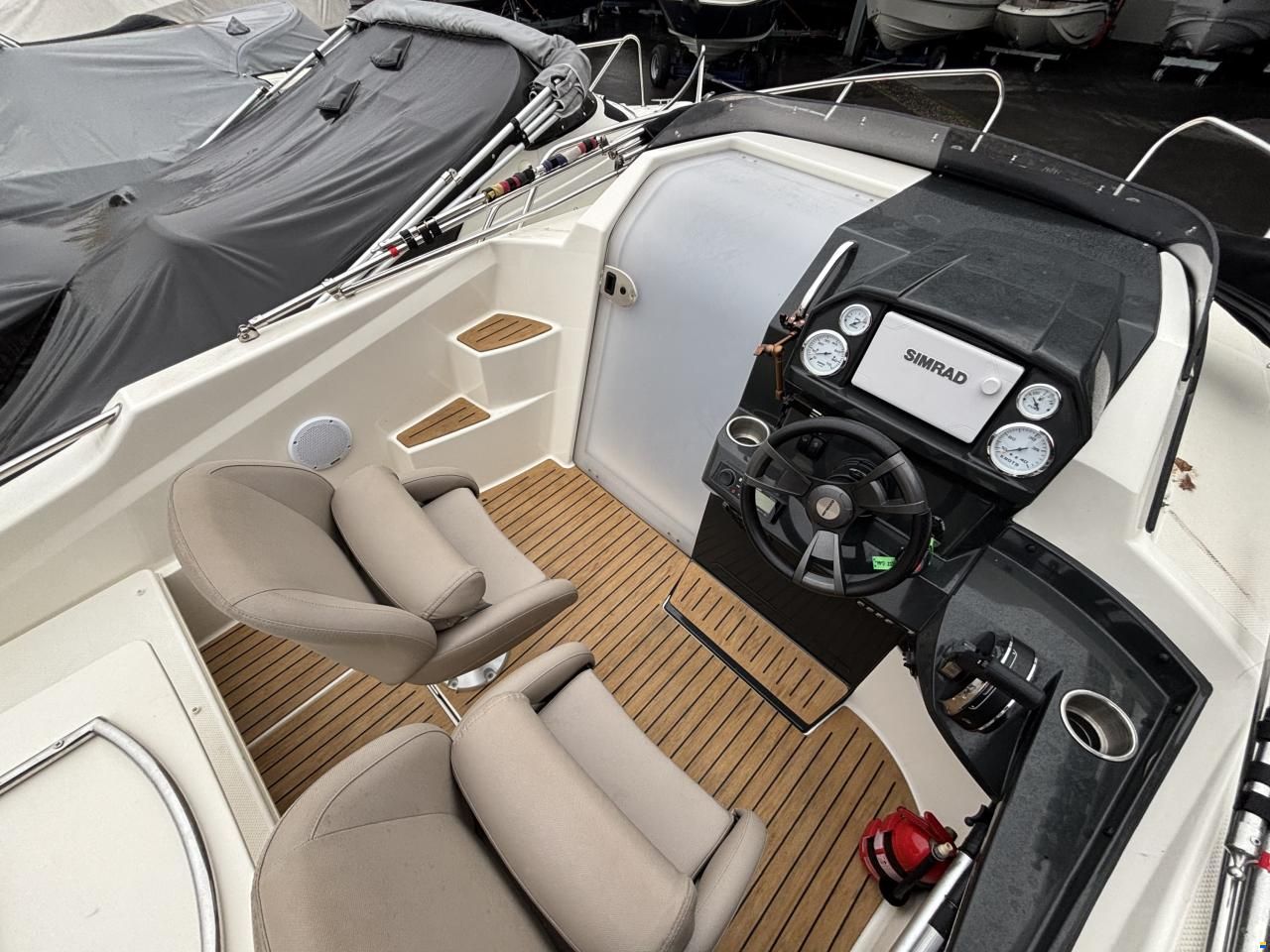 Quicksilver Activ 555 Cabin