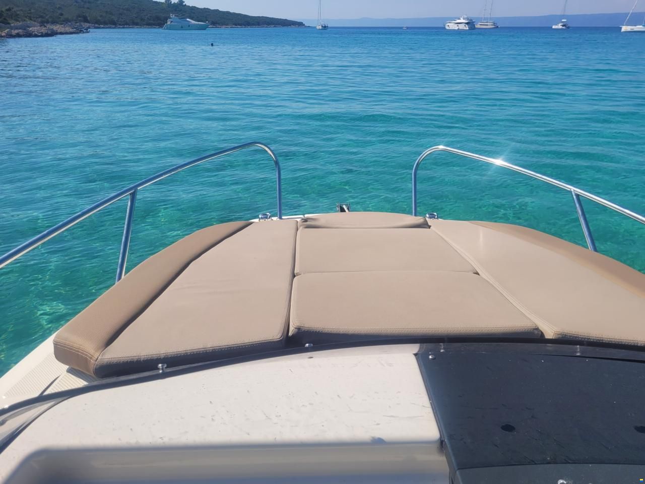 Quicksilver Activ 555 Cabin