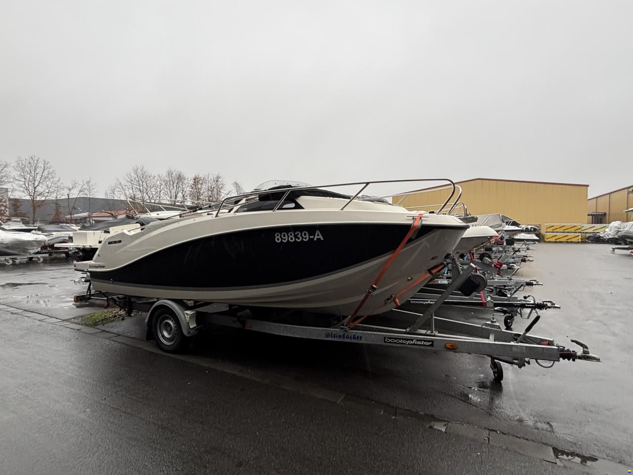 Quicksilver Activ 555 Cabin