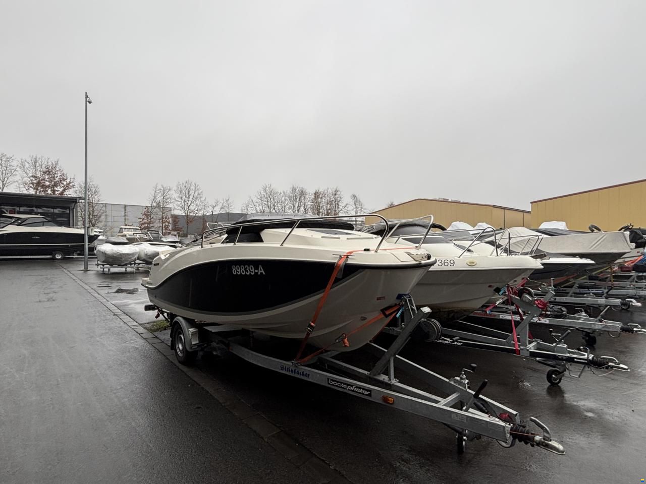Quicksilver Activ 555 Cabin