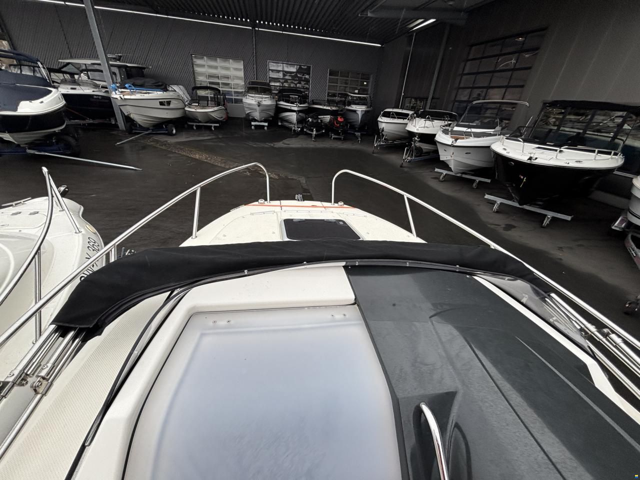 Quicksilver Activ 555 Cabin