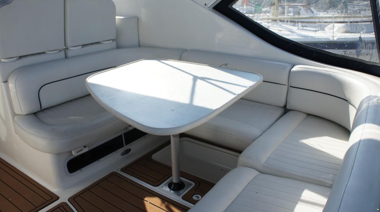 Bayliner 3055
