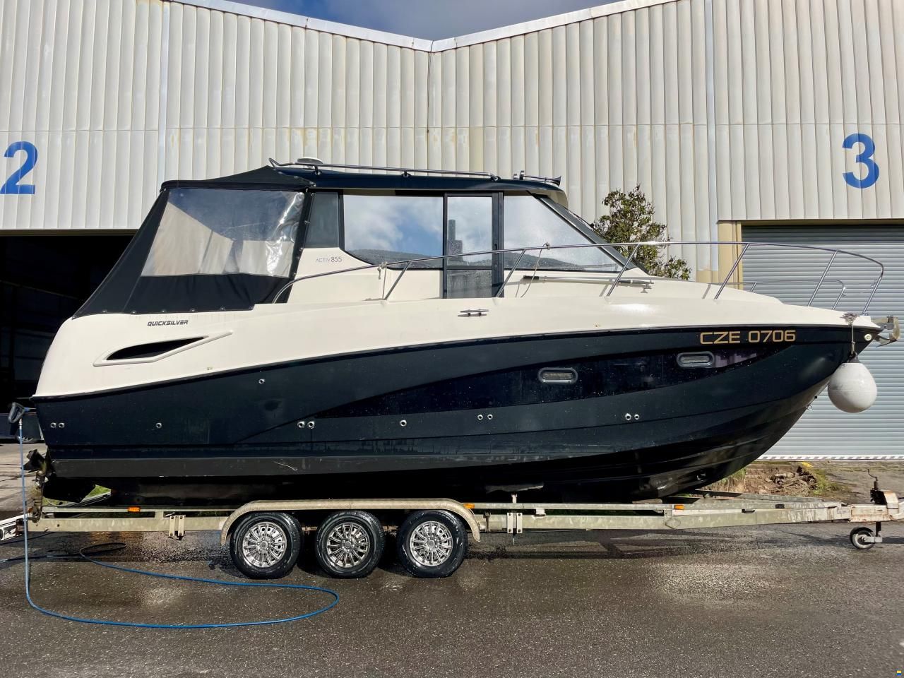 Quicksilver Activ 855