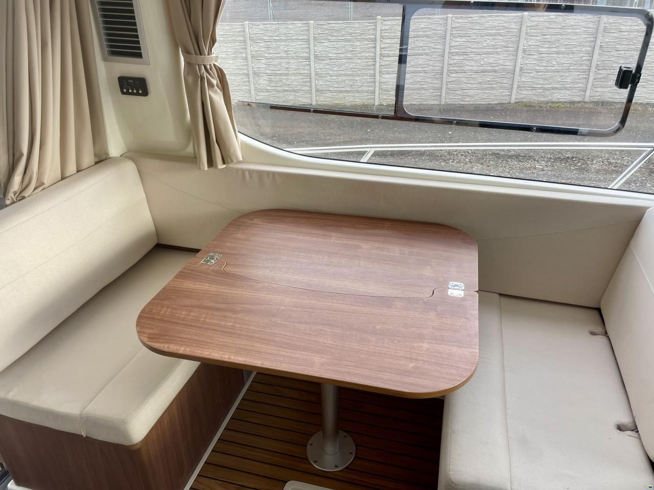 Quicksilver Activ 855