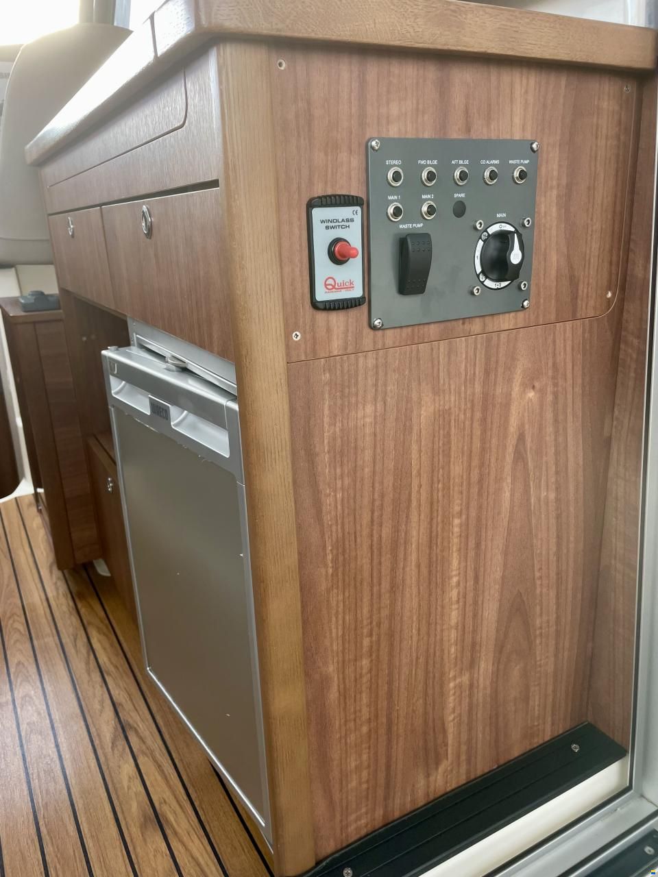 Quicksilver Activ 855
