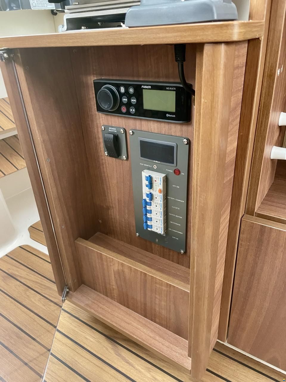 Quicksilver Activ 855