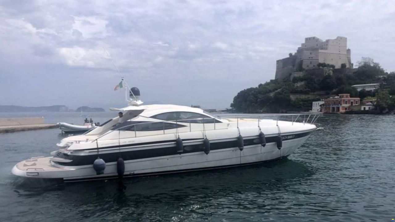 Pershing 52'