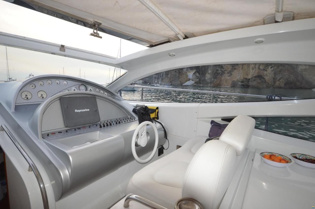 Pershing 52'