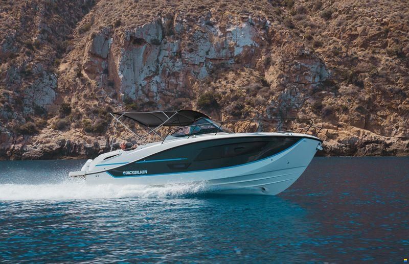 Quicksilver Activ 875 Sundeck