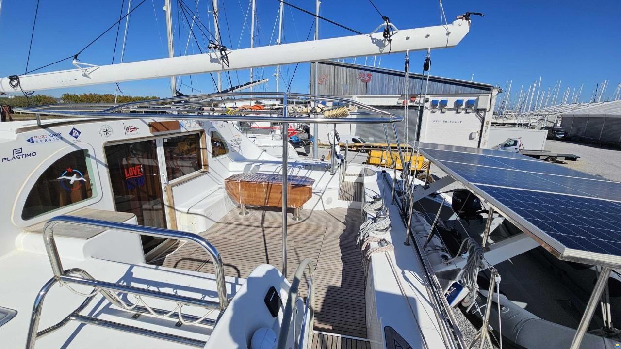 Lagoon 570