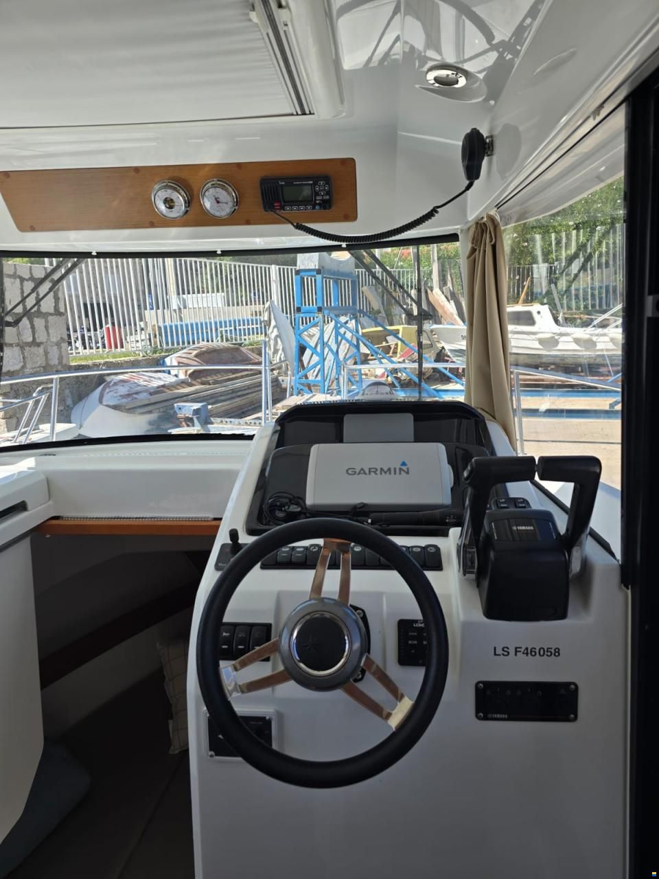 Jeanneau Merry Fisher 855
