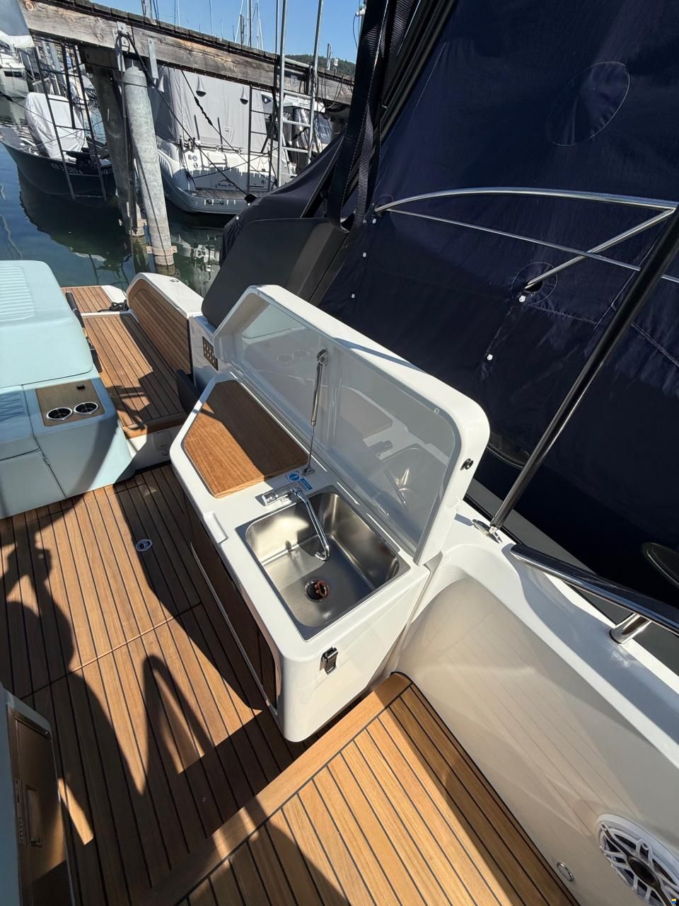 Cranchi A32 Luxury Tender