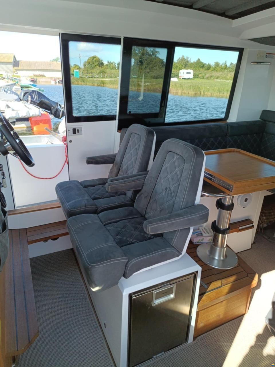 Axopar 37 XC Cross Cabin
