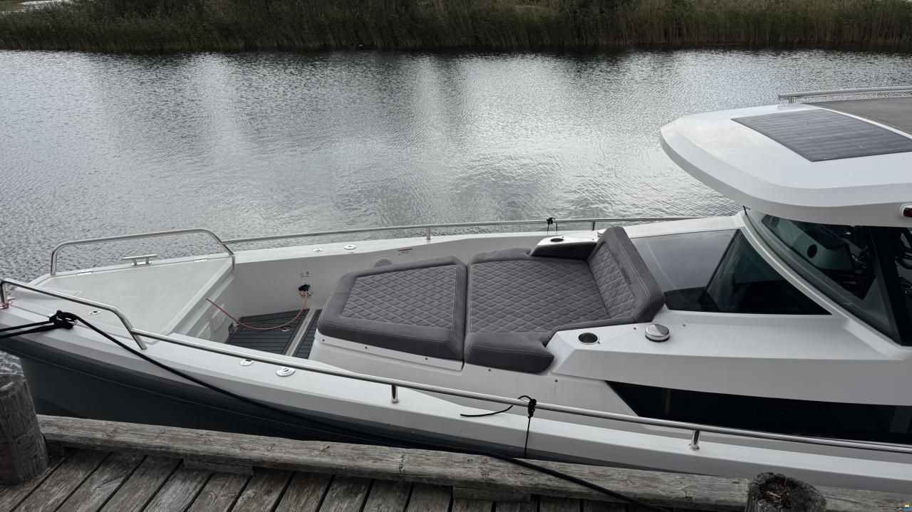 Axopar 37 XC Cross Cabin