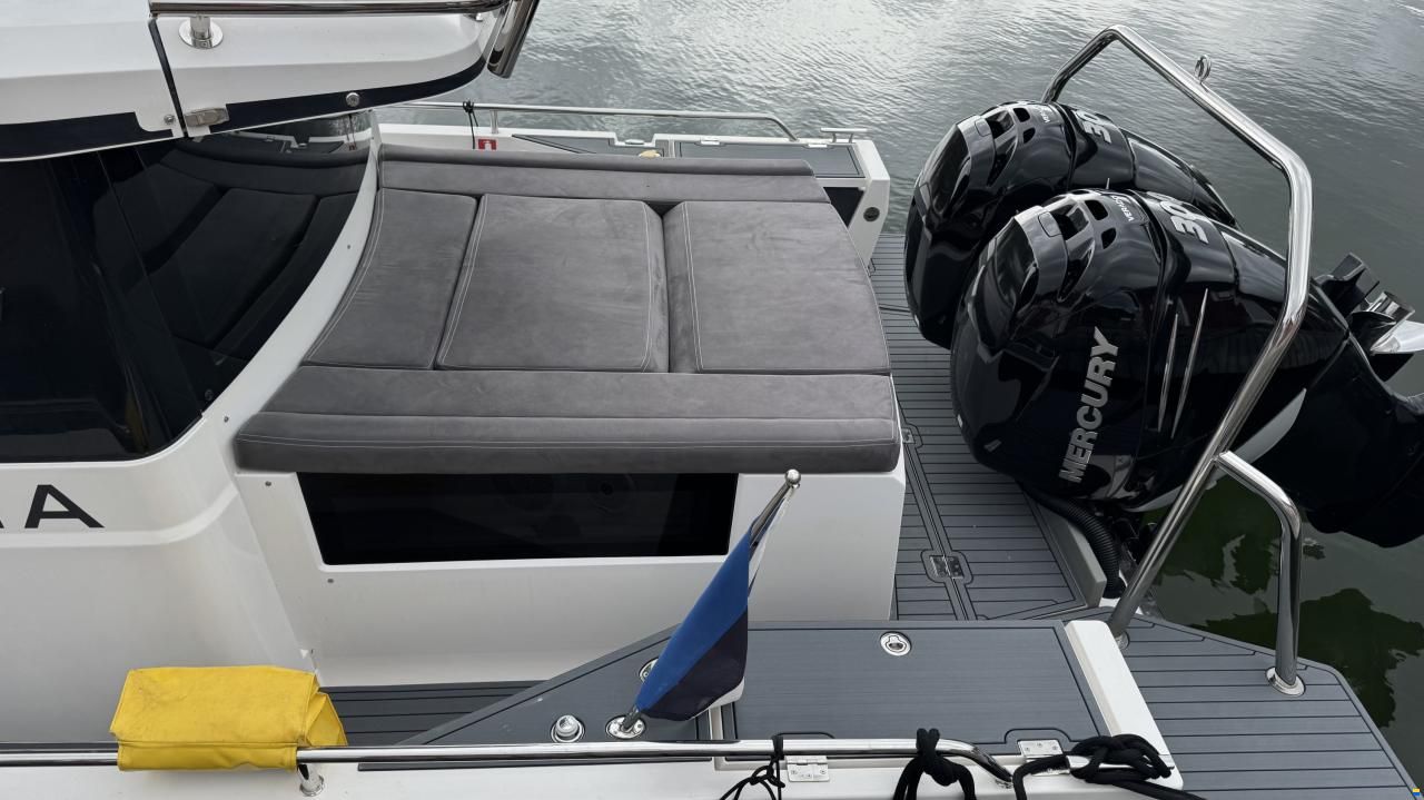 Axopar 37 XC Cross Cabin