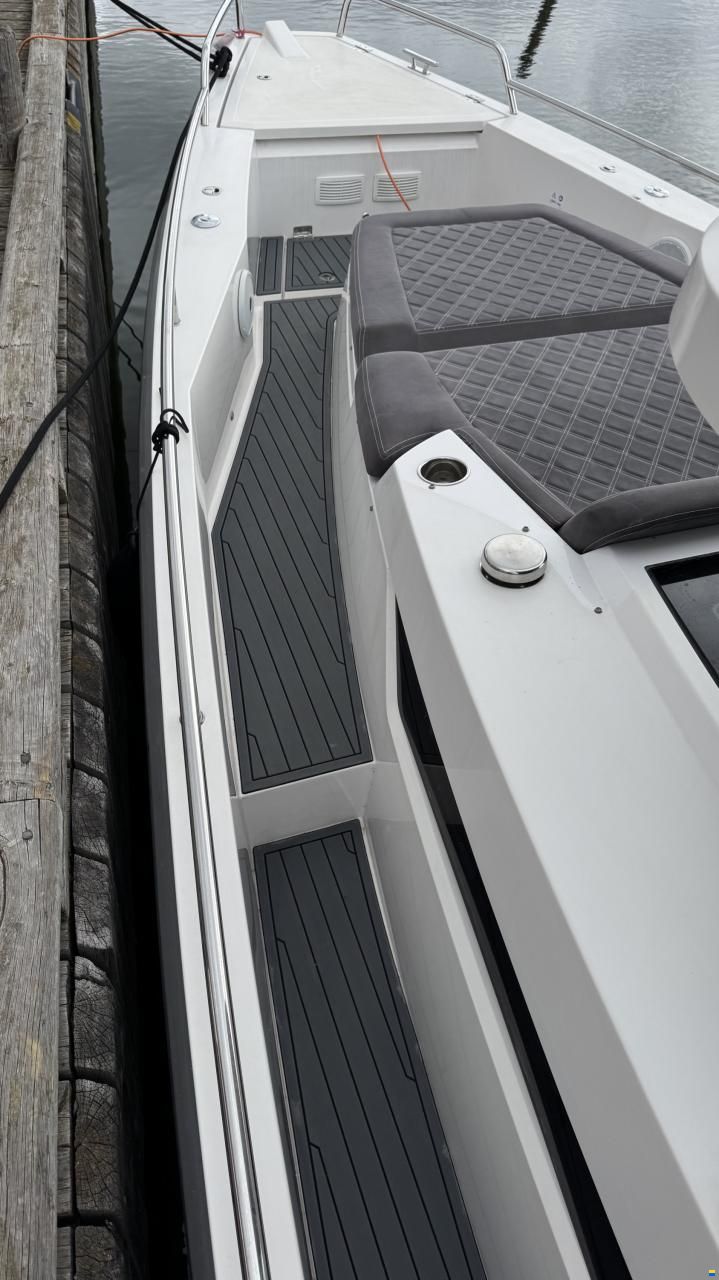 Axopar 37 XC Cross Cabin