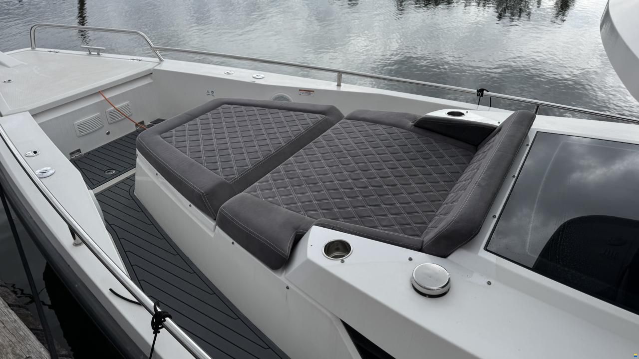 Axopar 37 XC Cross Cabin