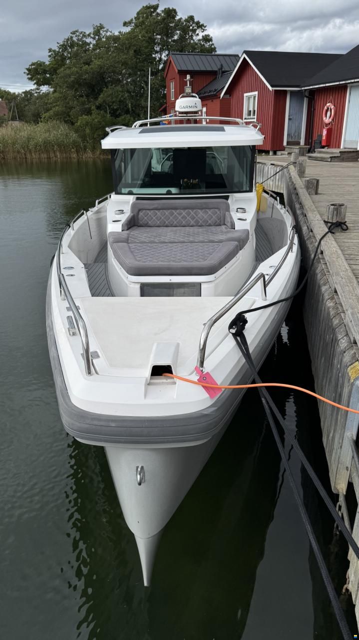 Axopar 37 XC Cross Cabin