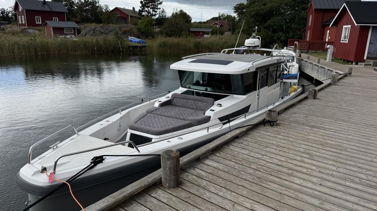 Axopar 37 XC Cross Cabin