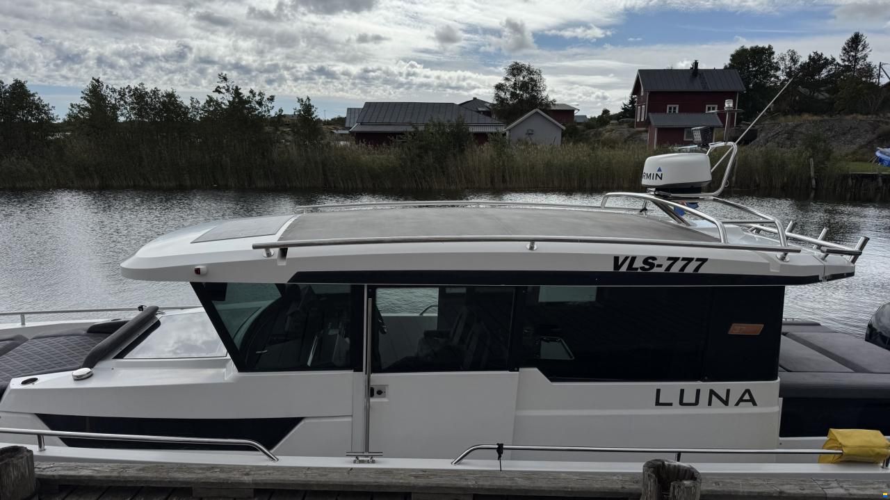 Axopar 37 XC Cross Cabin