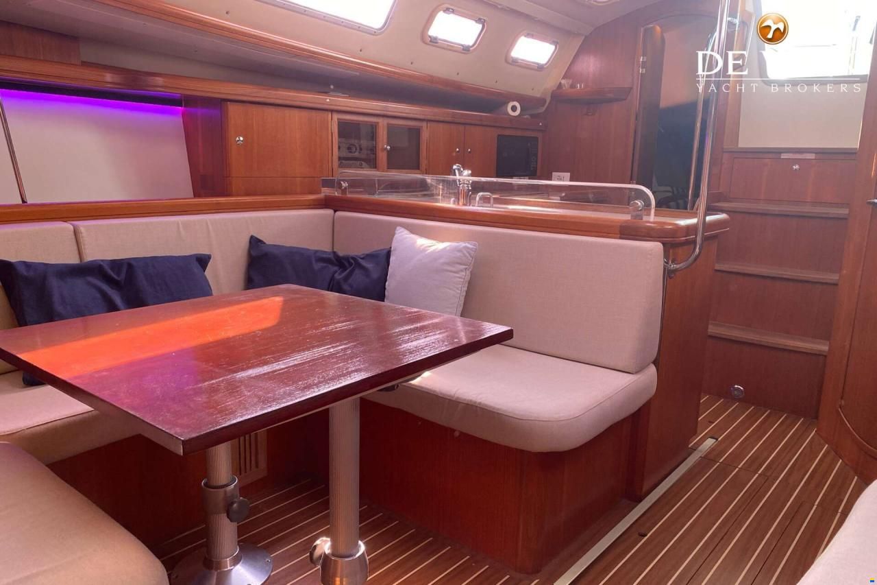 Hunter Marine Legend 380