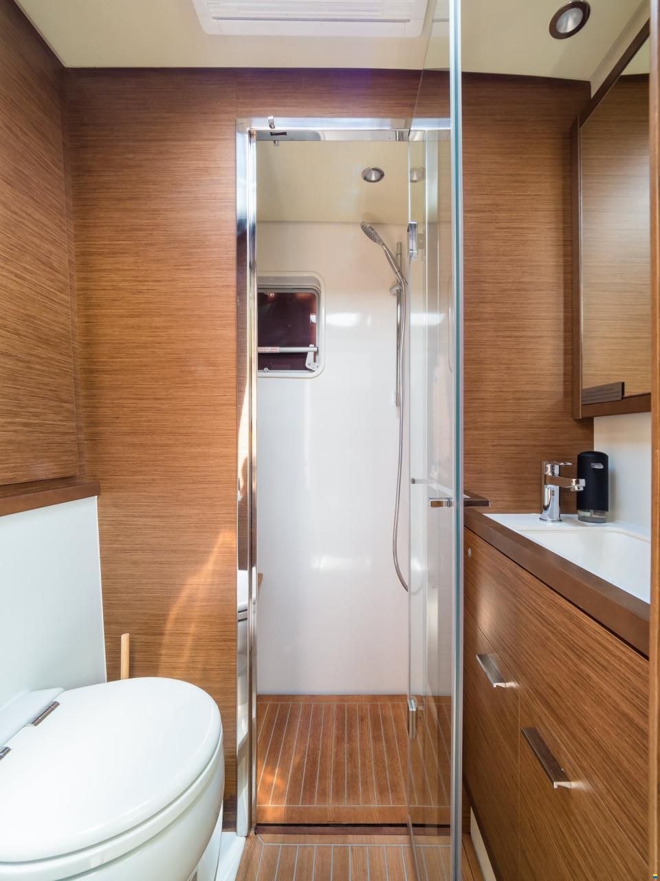 Lagoon 620 Essense