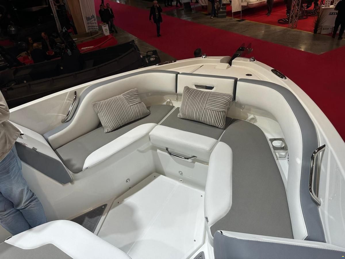 Wellcraft 38 T-Top