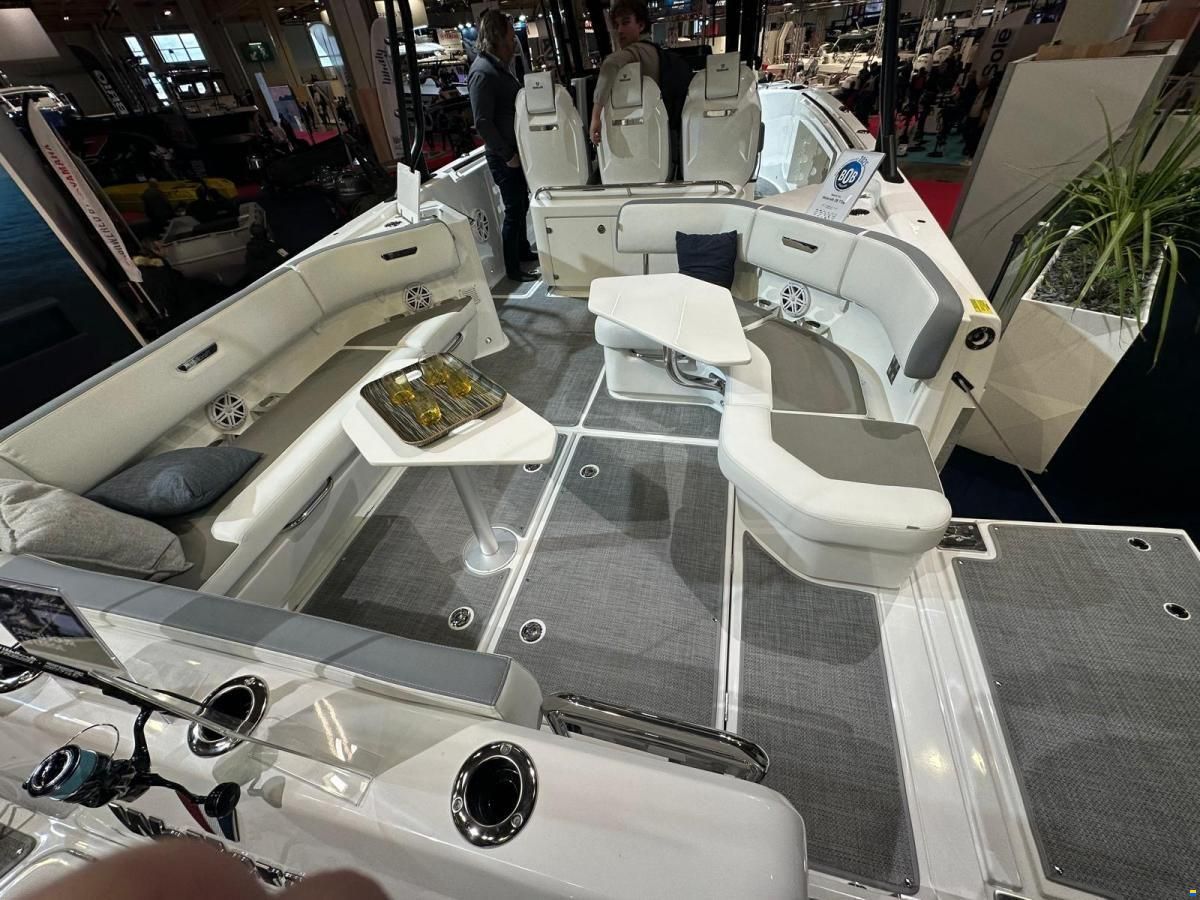 Wellcraft 38 T-Top