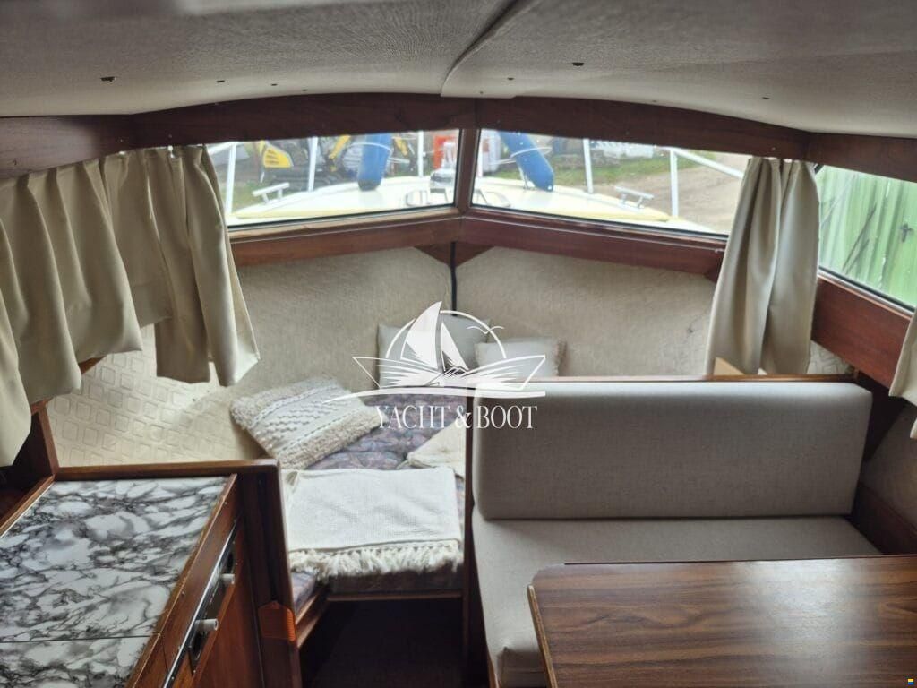 Marco Yachts 810