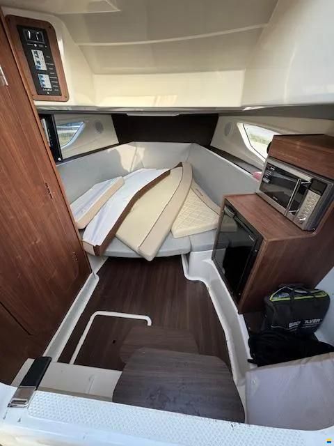 Quicksilver 875 Sundeck